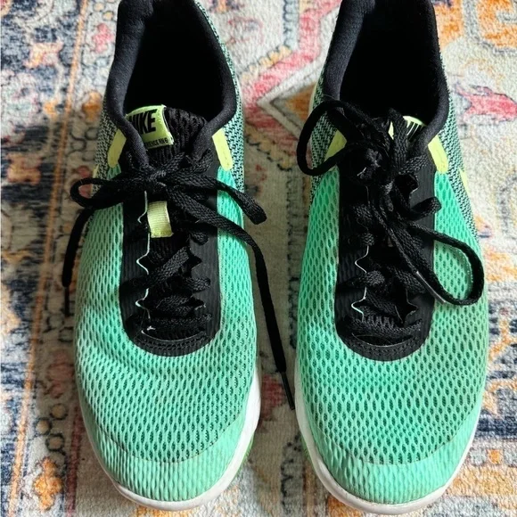 Nike: Women's Flex Experience RN 6 Running Tennis Shoes Sneakers Green Size 8.5 - Picture 2 of 7